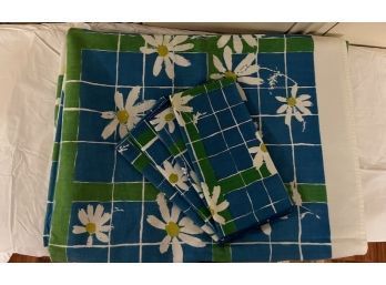 Vintage Table4cloth & 4 Napkins