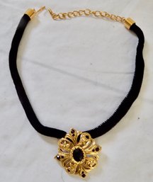 Avon Romantic Necklace