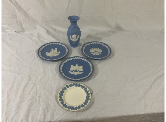 5 Pieces Of Wedgewood Including 4 Plates And 1 Vase