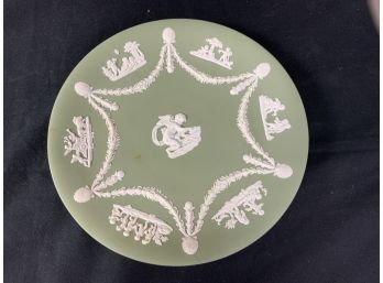 Wedgwood Jasperware Green Plate 9 Across White Raised Cupid Like Figures. Made In England