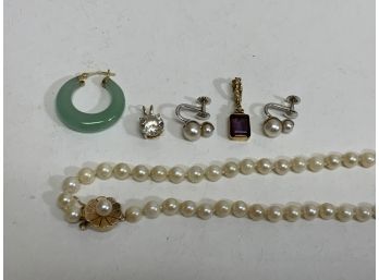 5 Piece 14kt Gold Lot With Pearl Necklace And Earrings