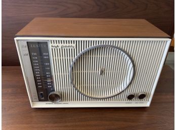 Zenith High Fidelity Retro Radio