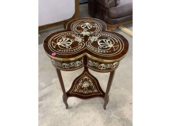 Single Burled Wood Table With Brass Edge And Painted White Decoration