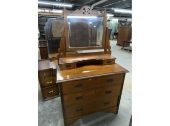 Victorian 3 Drawer Dresser With Mirror And 2 Glove Drawers