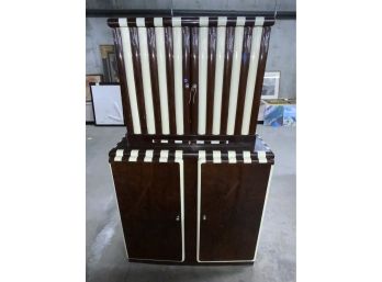 1 Piece Art Deco Style Bar Cabinet With Pull Out, Mirrored Tray And Mirrored Interior