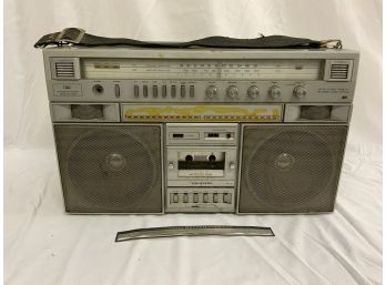 Vintage Realistic Scr-8 Boombox