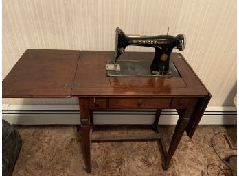 Vintage Singer Sewing Machine In A Walnut Case