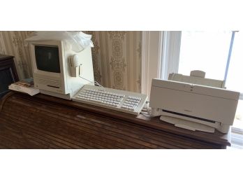 Macintosh SE Computer With Stylewriter II Printer And Manuals