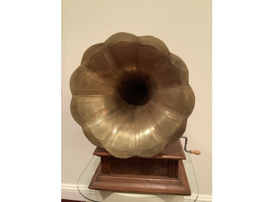 Oak Cased Gramophone Record Player With Brass Horn
