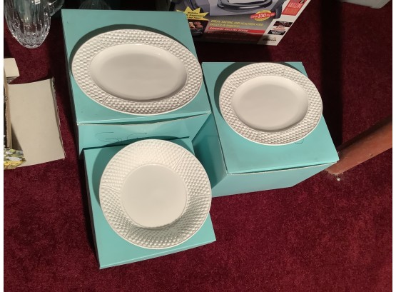 3 Pieces Of Tiffany Weave Platters And Bowl