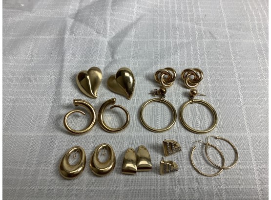 8 Pairs Of 14kt Earrings And Jackets 28.8 Grams