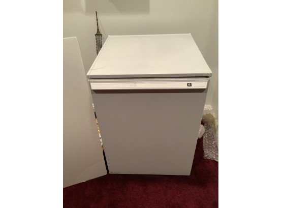 GE Small Refrigerator