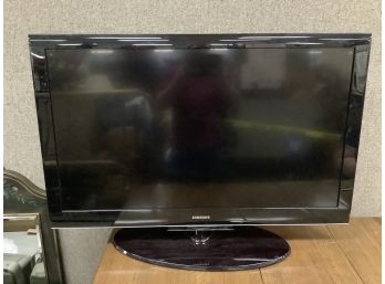 Samsung 46 Inch Flat Screen Television With Stand