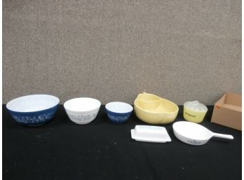 An Assorted Kitchen Lot Including Pyrex And Pfaltzgraff