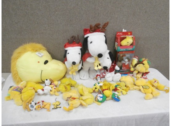 Large Snoopy And Woodstock Plush Toy Lot