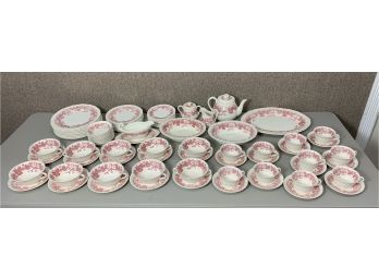 87 Pieces Of Wedgewood Of Etruria And Barlaston “Bramble” Pattern