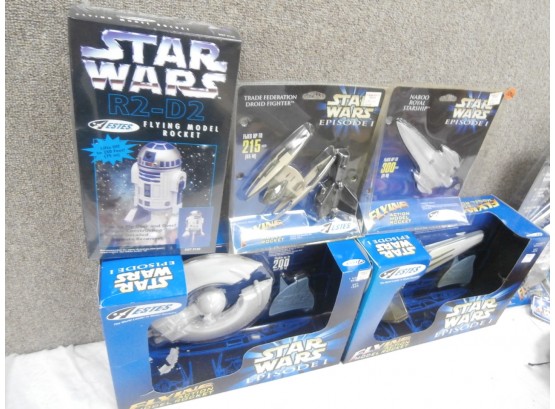 Estes Star Wars Theme Flying Model Rockets Including R2-d2, Naboo Fighter, Sith Infiltrator And More
