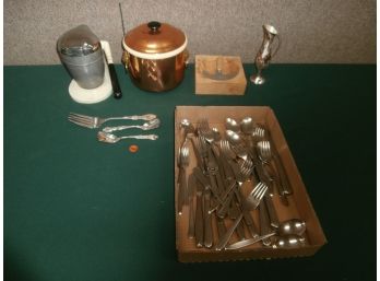 Vintage Kitchen Lot Including Juice King, Coppercraft Guild Covered Ice Bucket With Lion Face Handles