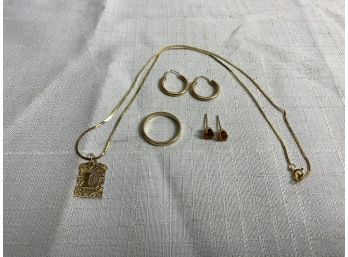 14k Jewelry Lot 5.4g Including Band, Earrings And Necklace