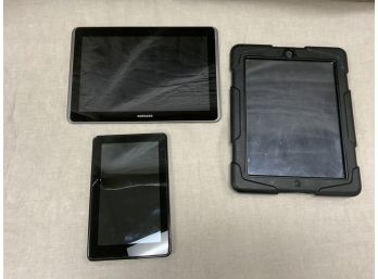 Electronics Lot Including A Samsung Tablet, Kindle Fire And An Ipad