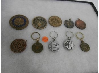 10 Kennel Club Medals And Keychains Including 75th Anniversary Springfield Kennel Club, Inc 1922-1997, Etc