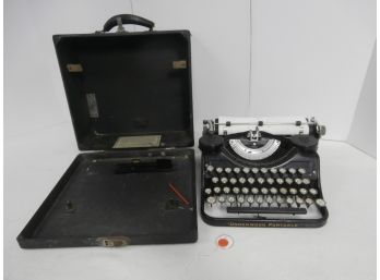 Underwood Portable Manual Typewriter With Case