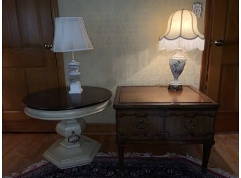 2 Side Tables With 2 Porcelain Lamps