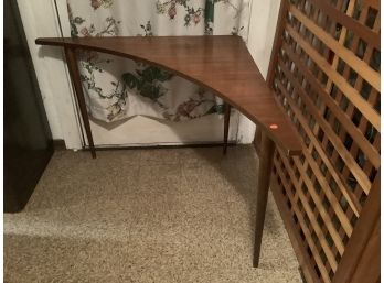 Mid Century Modern Walnut Corner Table With 3 Legs