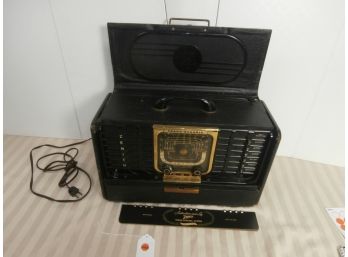 Zenith Trans-oceanic Radio Model No. 8G005 With Instructions