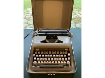 Vintage Royal Typewriter In A Leather Case
