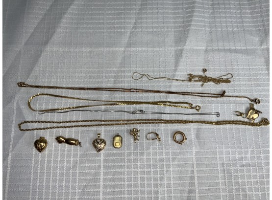 14k Necklace And Pendant Lot 30.2 Grams
