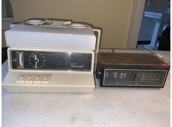 2 Piece Vintage Lot Including A Doblin Teasmade Clock Radio Tea Pot Combination With An English Plug