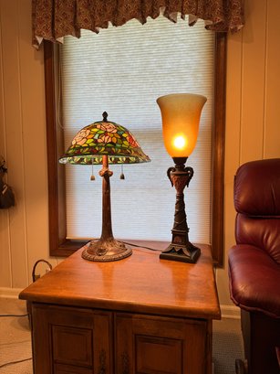 PAIR TABLE LAMPS 1 W/ DAMAGE
