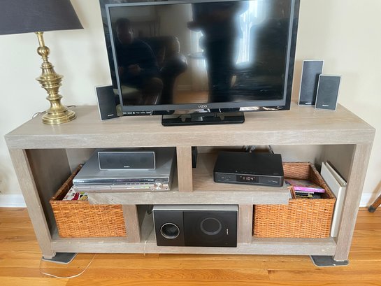 SONY HOME THEATRE SYSTEM WITH 5 SPEAKERS & VIZIO TV 31'