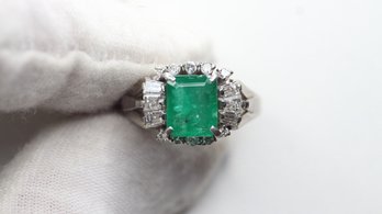 NATURAL EMERALD RING SET IN SOLID PT900 PLATINUM WITH DIAMOND HALO 3.15CTW, 7.6 GRAMS, SIZE 7 DIAMONDS JEWELRY