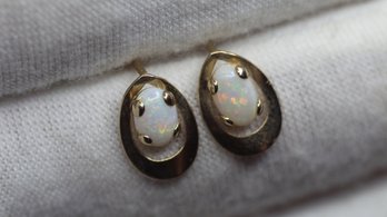 14K GOLD OPAL STUD EARRINGS .55 GRAMS JEWELRY