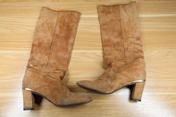 Amalfi Suede Brown Size 8.5 Boots 3in Heel With Gold Chain Accent.