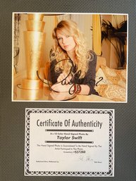 AUTOGRAPHED 8X10 COLOR HAND SIGNED PHOTOGRAPH TAYLOR SWIFT W/COA