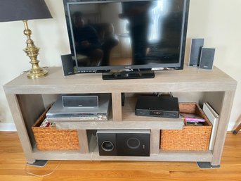 SONY HOME THEATRE SYSTEM WITH 5 SPEAKERS & VIZIO TV 31'