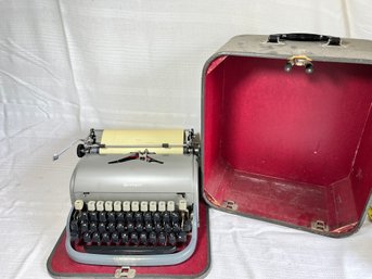 Vintage Remington Typewriter ~ Works!