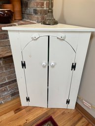 WHITE PAINTED WOOD CORNER CABINET  CONTENTS