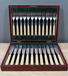 Vintage Silver Plated Celluloid Handles Cutlery Mahogany Box English Fish Service