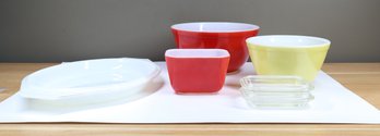 Lot Of (6) Pyrex Bowls, Lids, And Casserole Dish