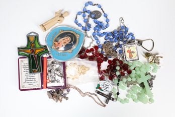 Lot Of Religious Praying Beads And Icons - Rosary Beads - Madonna Icon