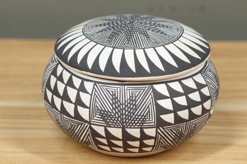 Acoma Pottery B Victorino Textured Thin Line Medallion Designs Lidded Vessel Dish Bowl