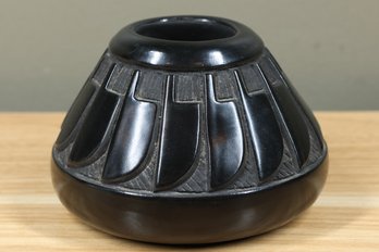 Kim Licheni Santa Clara Pueblo Native American Vase Pottery Blackware