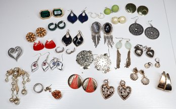 Lot Of Vintage Costume Jewelry Earrings, Brooches