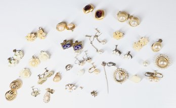 Lot - Vintage Costume Earrings