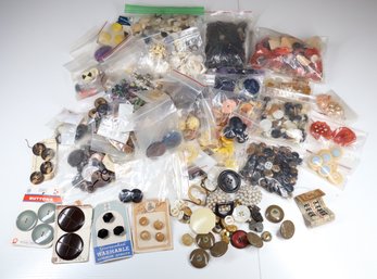 Large Lot Of Vintage Sewing Buttons Clothing Buttons