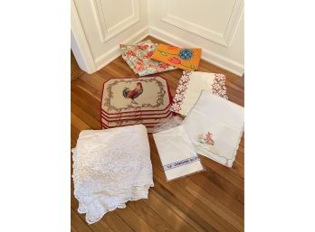 LOT KITCHEN LINENS, TABLECLOTHS, ROOSTER PLACEMATS, TABLE RUNNERS